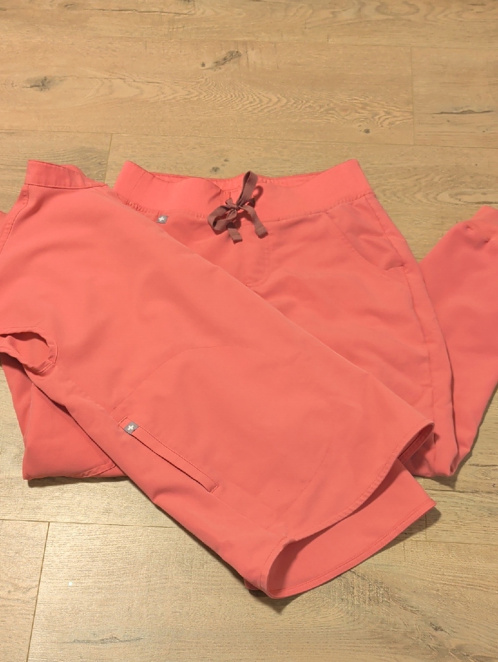 Figs Scrub Set - Raphaela Top And Zamora Jogger In Desert Rose